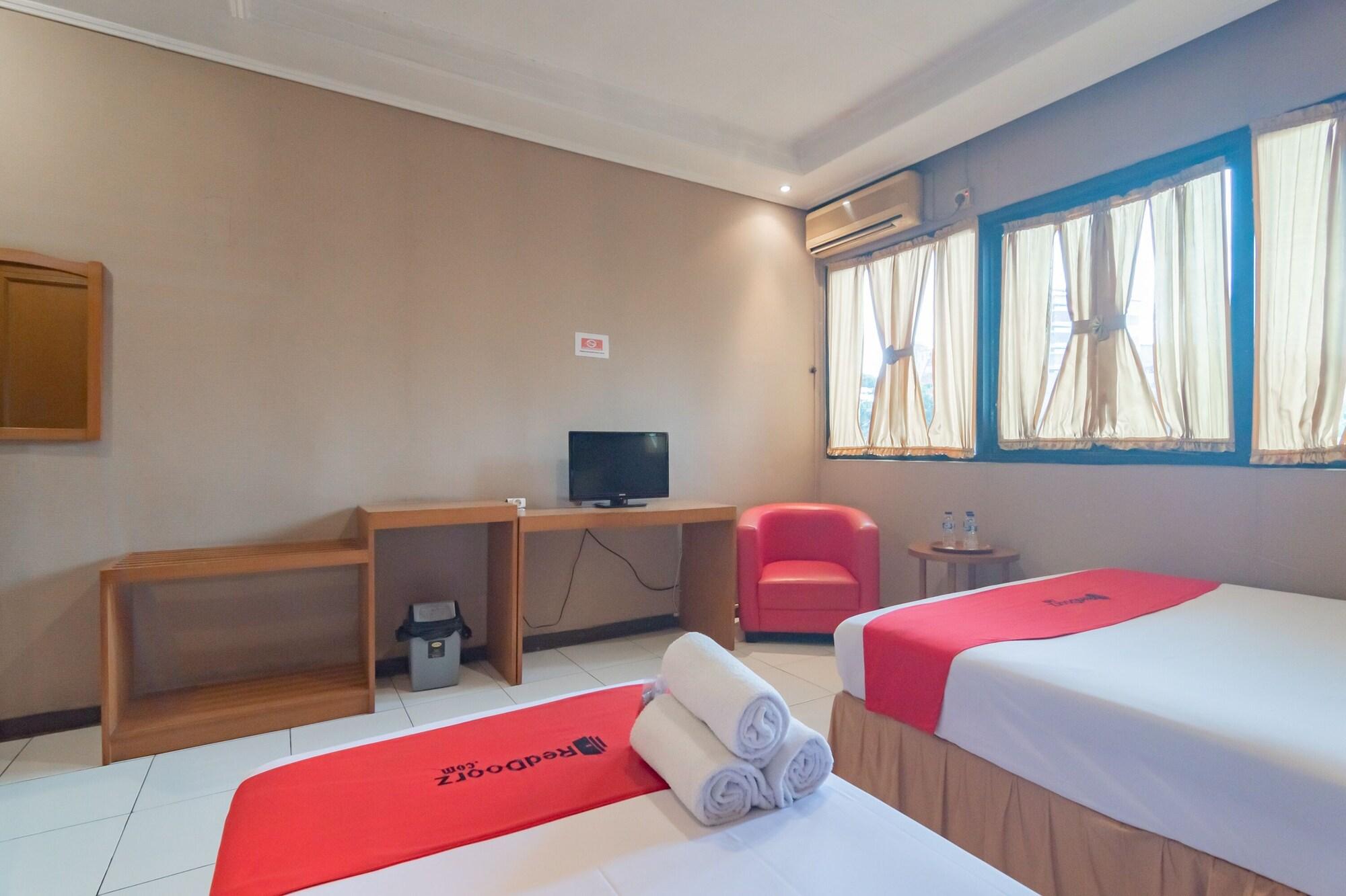 RedDoorz Plus @ Sukamulya Pasteur 2 Bandung Bagian luar foto