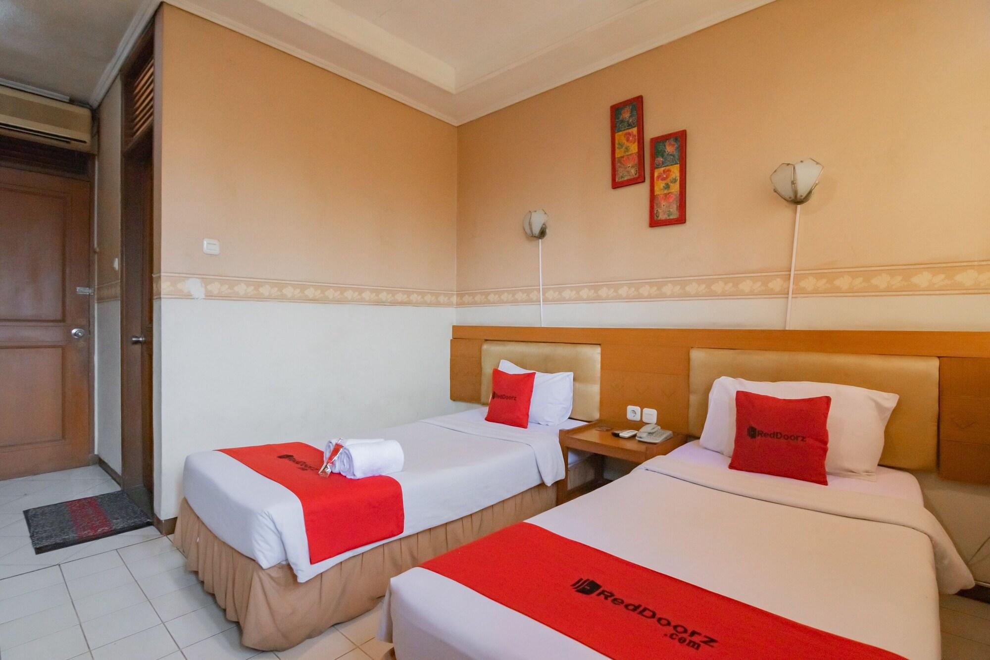 RedDoorz Plus @ Sukamulya Pasteur 2 Bandung Bagian luar foto