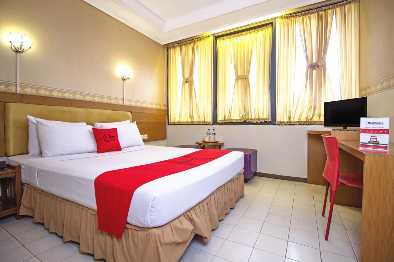 RedDoorz Plus @ Sukamulya Pasteur 2 Bandung Bagian luar foto