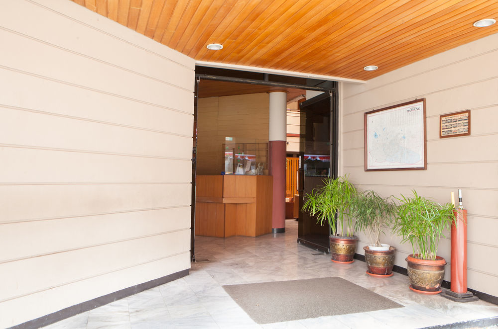 RedDoorz Plus @ Sukamulya Pasteur 2 Bandung Bagian luar foto